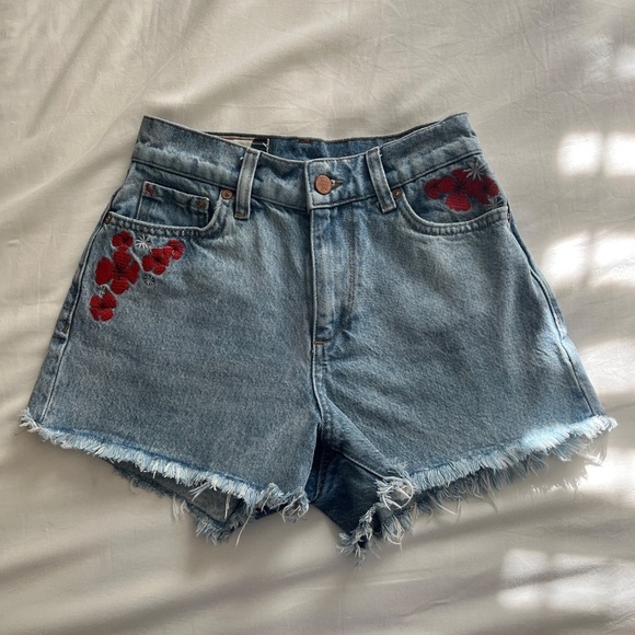 Marine Layer Sasha Floral Embroidered Denim Jean Shorts | Size 25 - Picture 2 of 12